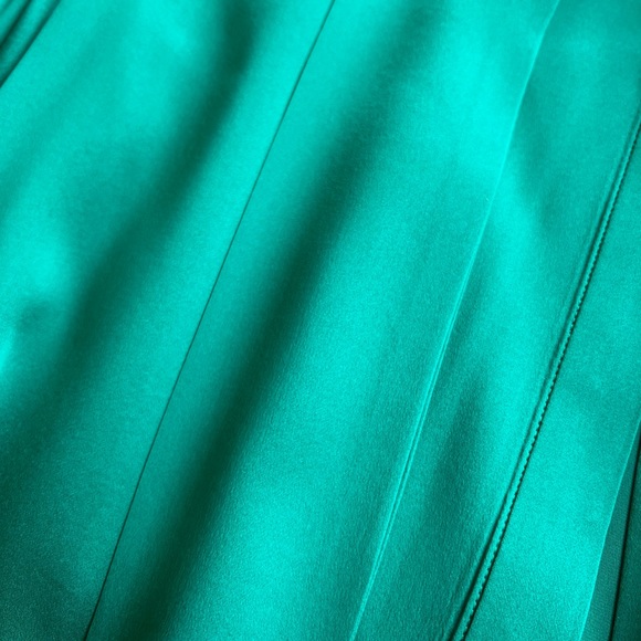 Emerald green Lily Silk silk shirt with built in scarf. Small - Picture 4 of 4